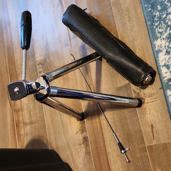 Tripod - Picture 3 of 4